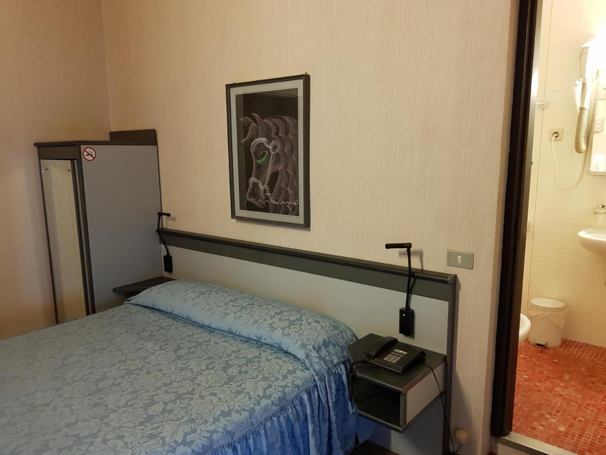 Hotel Ada Milaan Buitenkant foto