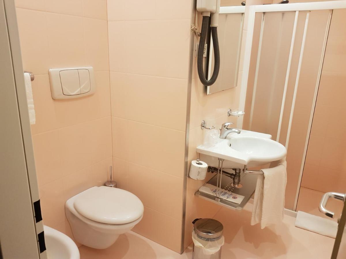 Hotel Ada Milaan Buitenkant foto