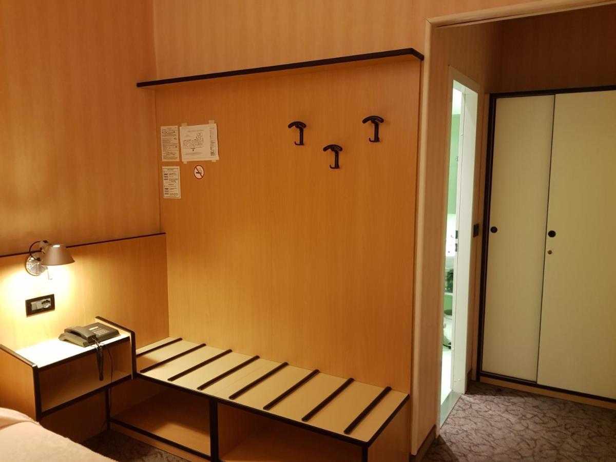 Hotel Ada Milaan Buitenkant foto