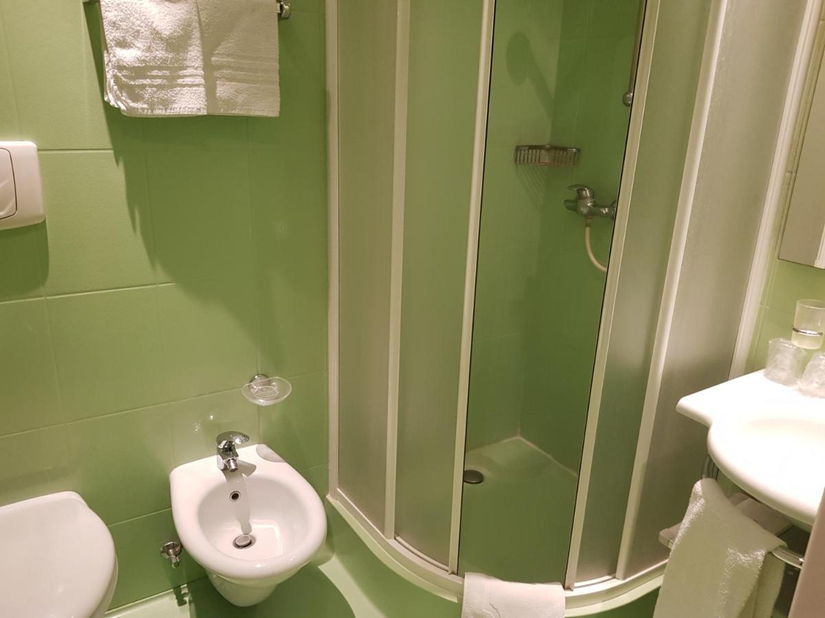 Hotel Ada Milaan Buitenkant foto