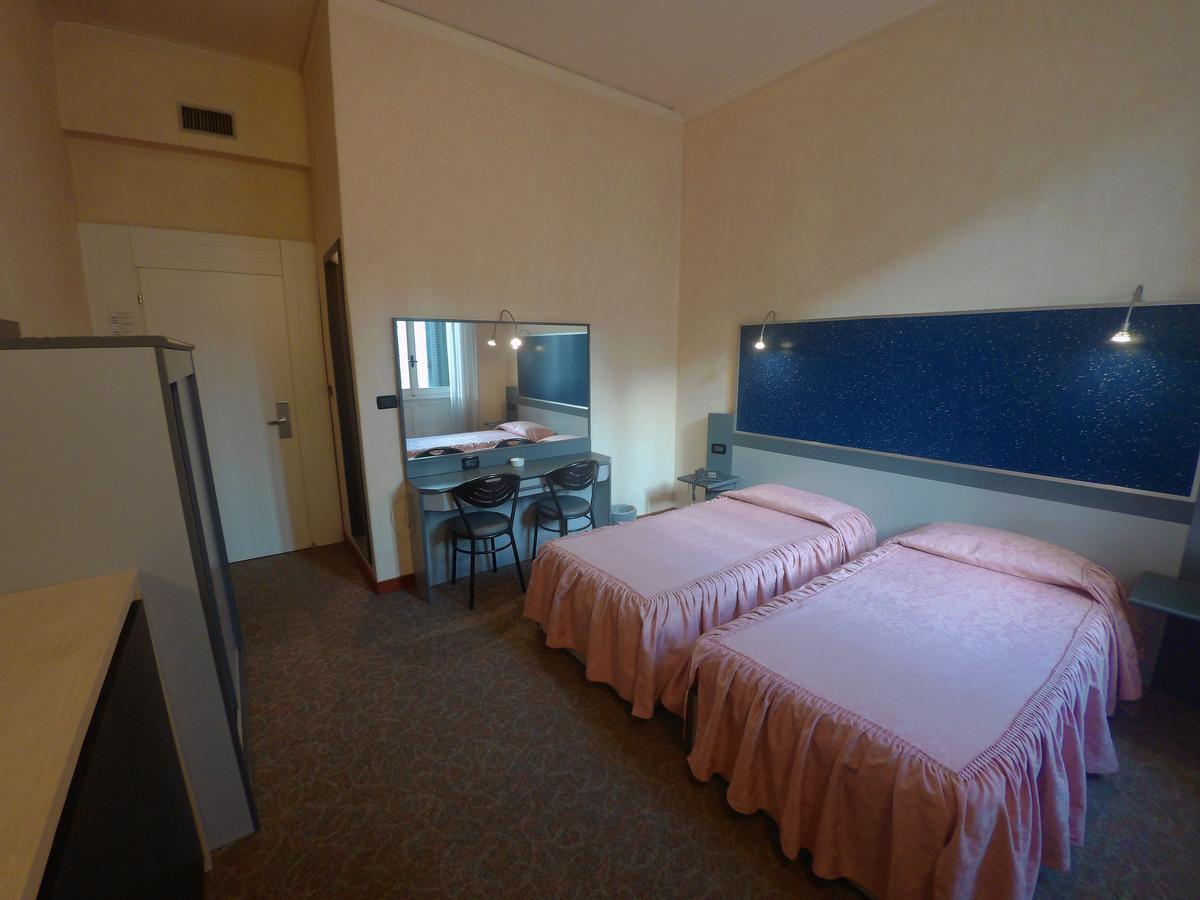 Hotel Ada Milaan Buitenkant foto